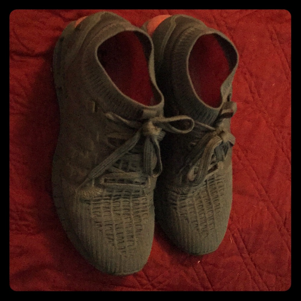 Under Armour Tennis shoes.